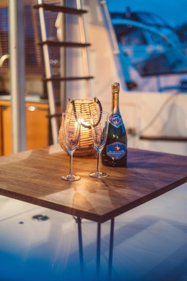 No Limit Charter Bateau Avec Parking Prive Proche Centre-Ville Rouen Exterior photo